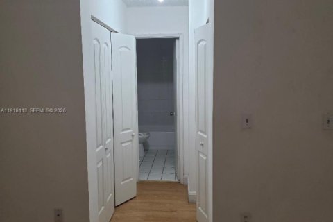 Copropriété à louer à Miami, Floride: 2 chambres, 85.19 m2 № 1972565 - photo 10