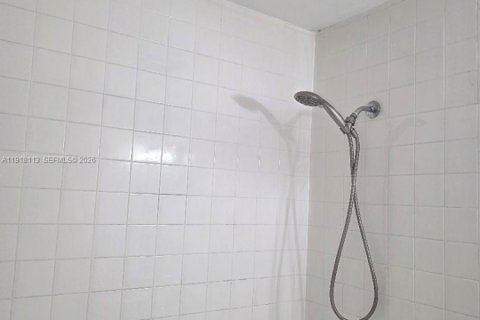 Copropriété à louer à Miami, Floride: 2 chambres, 85.19 m2 № 1972565 - photo 14