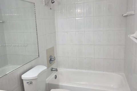 Copropriété à louer à Miami, Floride: 2 chambres, 85.19 m2 № 1972565 - photo 9