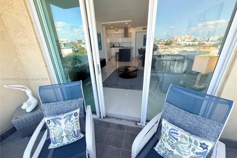 Condo in Miami Beach, Florida, 2 bedrooms № 1950139 - photo 22