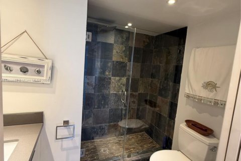 Condo in Miami Beach, Florida, 2 bedrooms № 1950139 - photo 13
