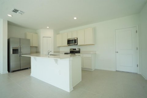 Casa en alquiler en Eagle Lake, Florida, 4 dormitorios, 174.66 m2 № 1894554 - foto 3