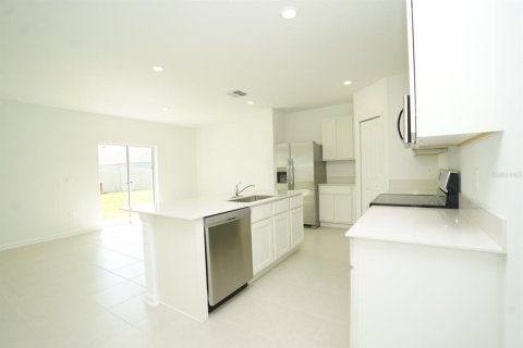 Casa en alquiler en Eagle Lake, Florida, 4 dormitorios, 174.66 m2 № 1894554 - foto 5