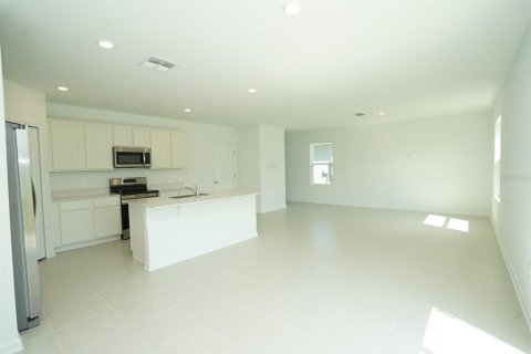 Casa en alquiler en Eagle Lake, Florida, 4 dormitorios, 174.66 m2 № 1894554 - foto 6