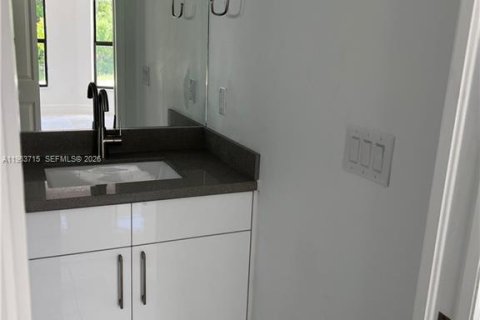 Снять в аренду виллу или дом в Лихай-Эйкерс, Флорида 3 спальни, 111.48м2, № 2025644 - фото 8