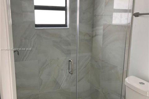 Снять в аренду виллу или дом в Лихай-Эйкерс, Флорида 3 спальни, 111.48м2, № 2025644 - фото 10