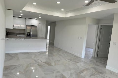 Снять в аренду виллу или дом в Лихай-Эйкерс, Флорида 3 спальни, 111.48м2, № 2025644 - фото 5