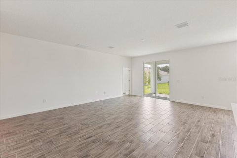 House in Tavares, Florida 4 bedrooms, 176.51 sq.m. № 1759884 - photo 6