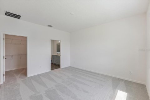 House in Tavares, Florida 4 bedrooms, 176.51 sq.m. № 1759884 - photo 8