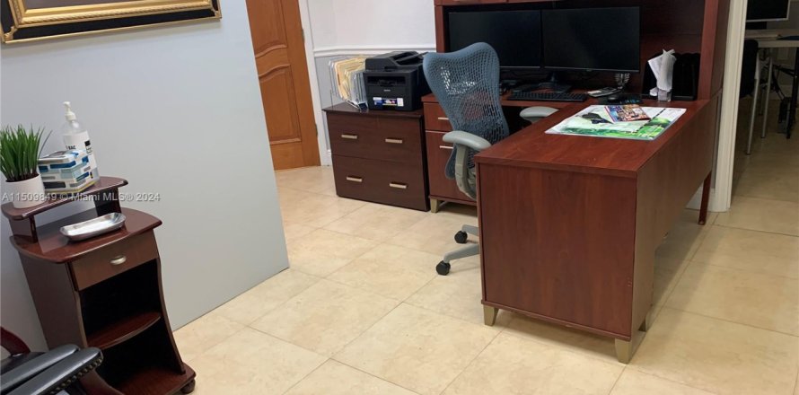 Oficina en Miami, Florida № 935350