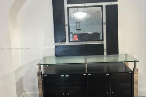 House in Miami, Florida 3 bedrooms, 142.79 sq.m. № 1943412 - photo 7