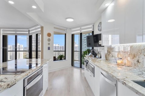 Copropriété à vendre à Aventura, Floride: 2 chambres, 150.69 m2 № 2047348 - photo 11