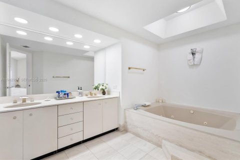 Copropriété à vendre à Aventura, Floride: 2 chambres, 150.69 m2 № 2047348 - photo 22