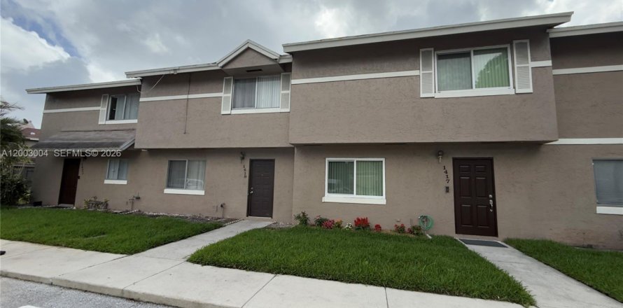 Таунхаус в Норт-Лодердейл, Флорида 3 спальни, 130.81м2 № 2066449