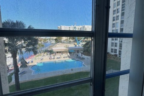 Condominio en alquiler en Pompano Beach, Florida, 2 dormitorios, 74.32 m2 № 1043088 - foto 1