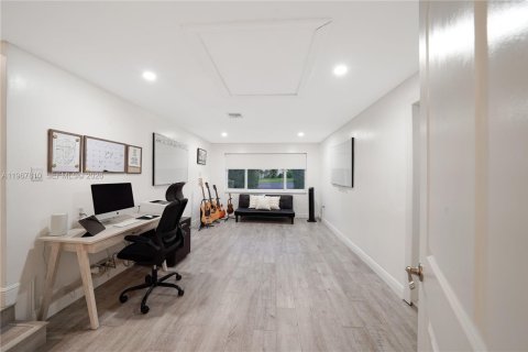 Casa en venta en Miami, Florida, 4 dormitorios, 206.15 m2 № 2029155 - foto 4