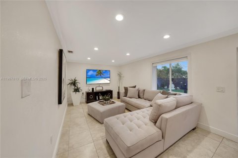 Casa en venta en Miami, Florida, 4 dormitorios, 206.15 m2 № 2029155 - foto 20