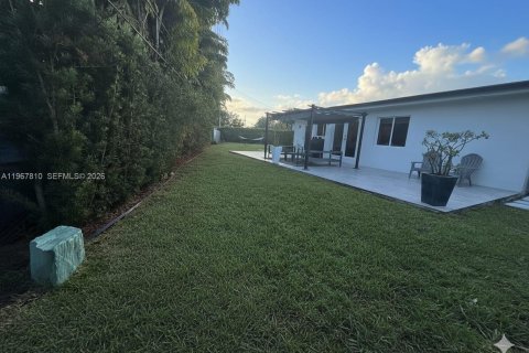 Casa en venta en Miami, Florida, 4 dormitorios, 206.15 m2 № 2029155 - foto 21