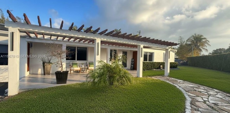 Casa en Miami, Florida 4 dormitorios, 206.15 m2 № 2029155