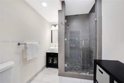 Casa en venta en Miami, Florida, 4 dormitorios, 206.15 m2 № 2029155 - foto 12