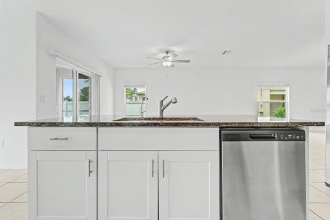 House in Zephyrhills, Florida 4 bedrooms, 192.59 sq.m. № 2359154 - photo 17