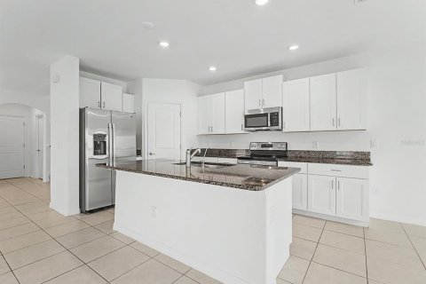 House in Zephyrhills, Florida 4 bedrooms, 192.59 sq.m. № 2359154 - photo 25