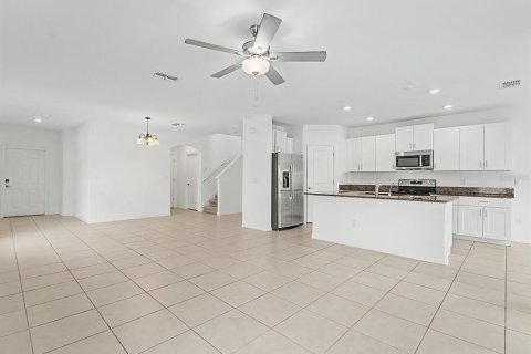 House in Zephyrhills, Florida 4 bedrooms, 192.59 sq.m. № 2359154 - photo 13