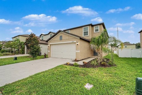 House in Zephyrhills, Florida 4 bedrooms, 192.59 sq.m. № 2359154 - photo 3