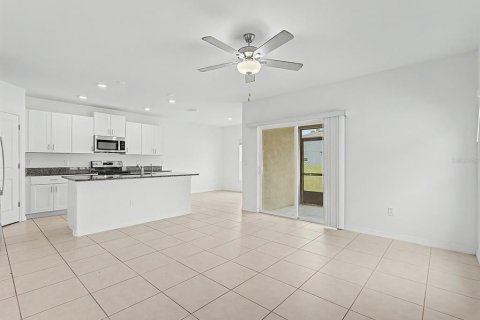 House in Zephyrhills, Florida 4 bedrooms, 192.59 sq.m. № 2359154 - photo 14