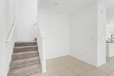 House in Zephyrhills, Florida 4 bedrooms, 192.59 sq.m. № 2359154 - photo 30