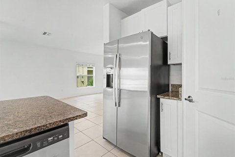House in Zephyrhills, Florida 4 bedrooms, 192.59 sq.m. № 2359154 - photo 18