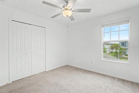 House in Zephyrhills, Florida 4 bedrooms, 192.59 sq.m. № 2359154 - photo 12