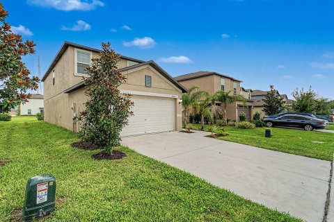 House in Zephyrhills, Florida 4 bedrooms, 192.59 sq.m. № 2359154 - photo 5