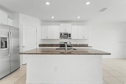 House in Zephyrhills, Florida 4 bedrooms, 192.59 sq.m. № 2359154 - photo 24