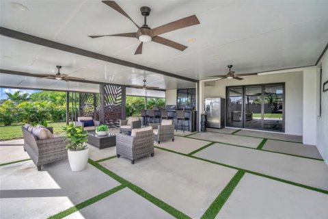 Casa en venta en Miami, Florida, 5 dormitorios, 192.31 m2 № 2382708 - foto 7