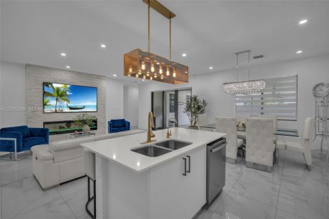 Casa en venta en Miami, Florida, 5 dormitorios, 192.31 m2 № 2382708 - foto 26