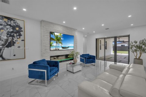 Casa en venta en Miami, Florida, 5 dormitorios, 192.31 m2 № 2382708 - foto 19