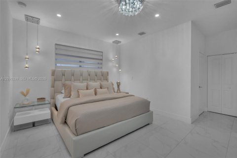 Casa en venta en Miami, Florida, 5 dormitorios, 192.31 m2 № 2382708 - foto 4