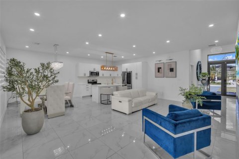 Casa en venta en Miami, Florida, 5 dormitorios, 192.31 m2 № 2382708 - foto 25