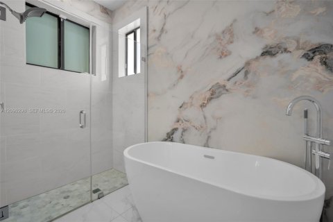 Casa en venta en Miami, Florida, 5 dormitorios, 192.31 m2 № 2382708 - foto 6