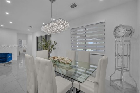 Casa en venta en Miami, Florida, 5 dormitorios, 192.31 m2 № 2382708 - foto 22