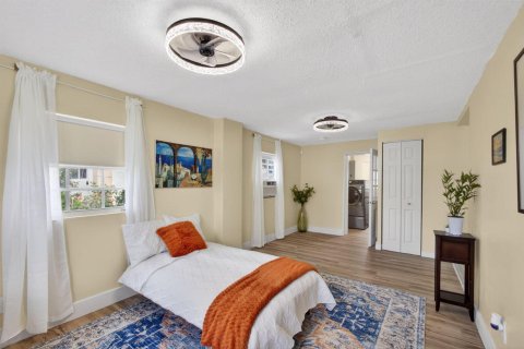 House in Riviera Beach, Florida 4 bedrooms, 120.12 sq.m. № 2261709 - photo 20
