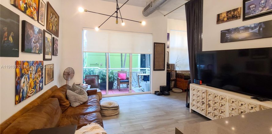 Кондоминиум с 2 спальнями в Майами, Флорида № 1986853