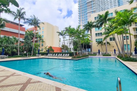 Купить кондоминиум в Майами, Флорида 2 спальни, 102.1м2, № 1986853 - фото 21