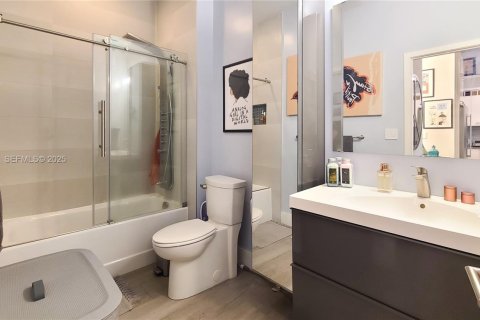 Купить кондоминиум в Майами, Флорида 2 спальни, 102.1м2, № 1986853 - фото 14