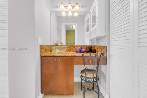 Condominio en venta en Hallandale Beach, Florida, 2 dormitorios, 109.62 m2 № 1749105 - foto 18