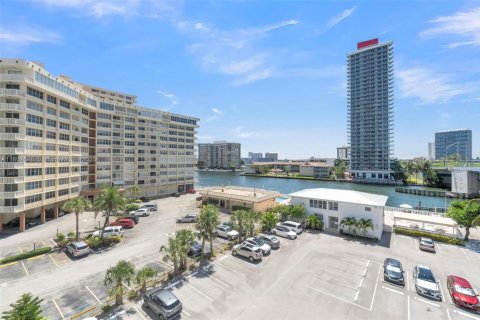 Condominio en venta en Hallandale Beach, Florida, 2 dormitorios, 109.62 m2 № 1749105 - foto 28