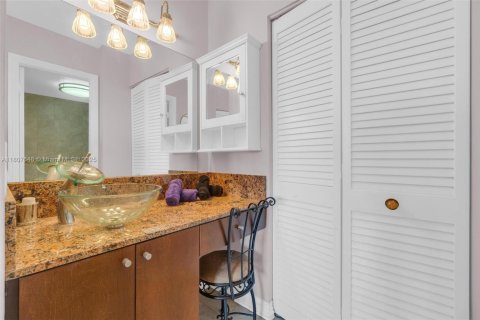 Condominio en venta en Hallandale Beach, Florida, 2 dormitorios, 109.62 m2 № 1749105 - foto 19