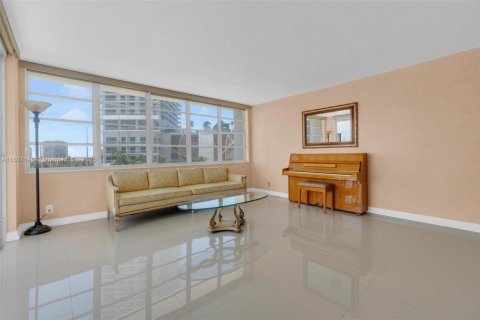 Condominio en venta en Hallandale Beach, Florida, 2 dormitorios, 109.62 m2 № 1749105 - foto 4