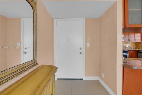 Condominio en venta en Hallandale Beach, Florida, 2 dormitorios, 109.62 m2 № 1749105 - foto 8